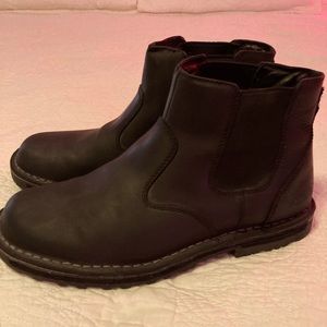 Men’s Keen slip-on leather boot. Size 11. Color black. Very good condition.